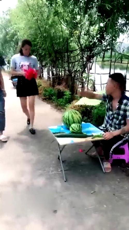 卖瓜人吃瓜视频,一场真实上演的诚信大戏