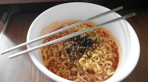 带你吃瓜的僵尸泡面视频,带你揭秘“带你吃瓜的僵尸泡面”视频背后的惊悚故事