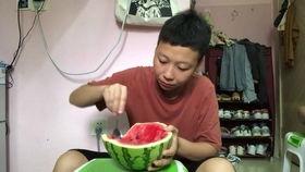 小孩吃瓜视频如何拍摄出来,揭秘小孩吃瓜视频的拍摄技巧